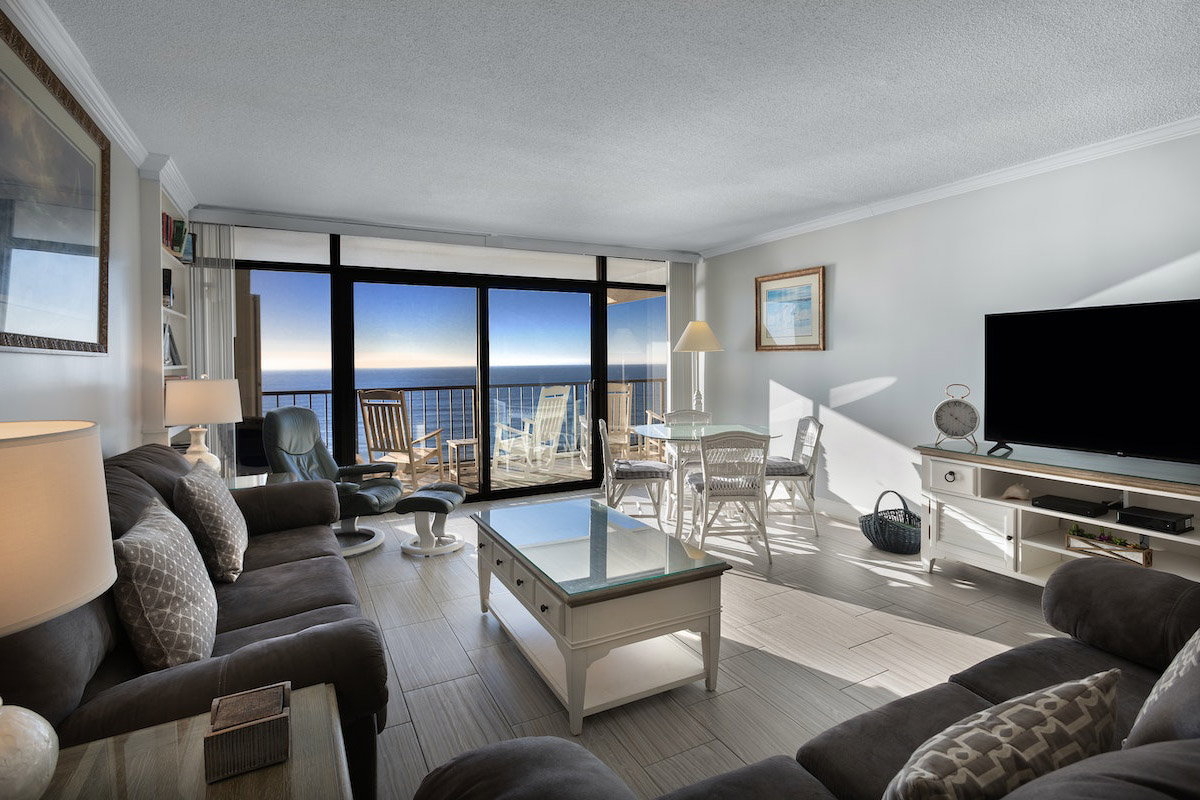 Brigadune 12F - Living Room