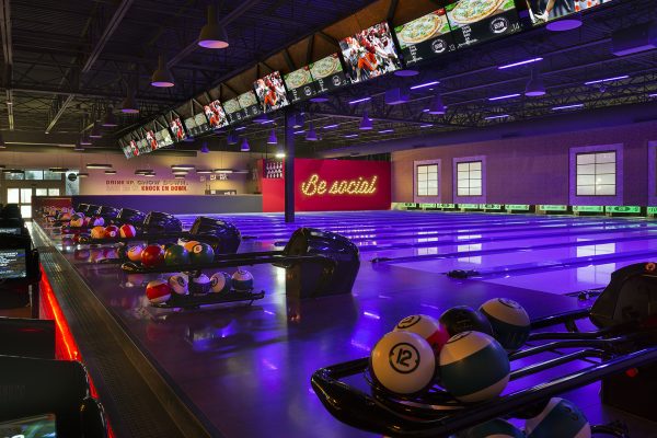 810 BOWLING_MC Lanes